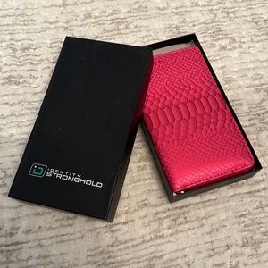 Identity Stronghold Pink Wallet